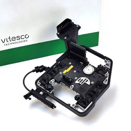 Carte TCU neuve Vitesco Technologies pour mécatronique de boîte DSG7 DQ200 (référence 0AM 927 769), présentée devant son emballage d'origine Vitesco